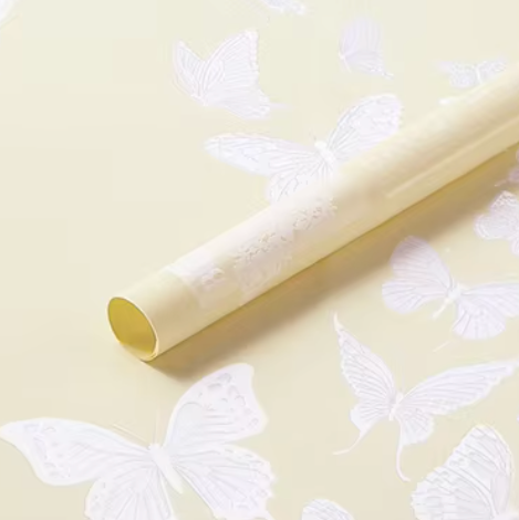 Papel de regalo floral de mariposa