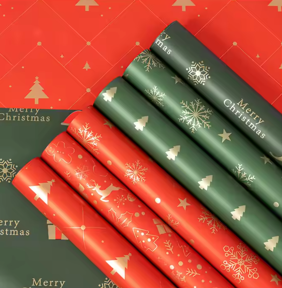 Papel de regalo floral con temática navideña