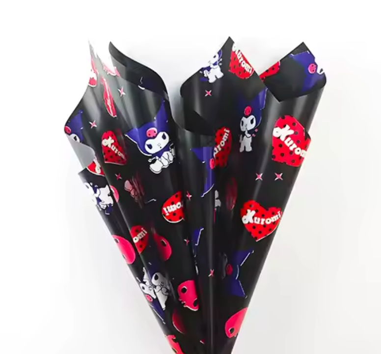 Papel de regalo floral con forma de corazón de Kuromi