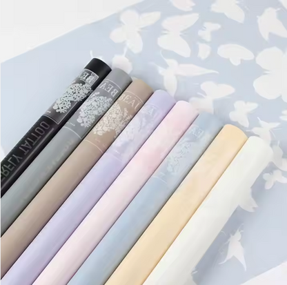Papel de regalo floral de mariposa